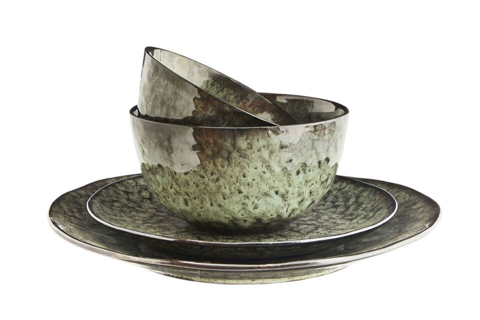 Dieser grüne Keramikteller aus edlem Steingut ist spülmaschinenfest und mikrowellengeeignet