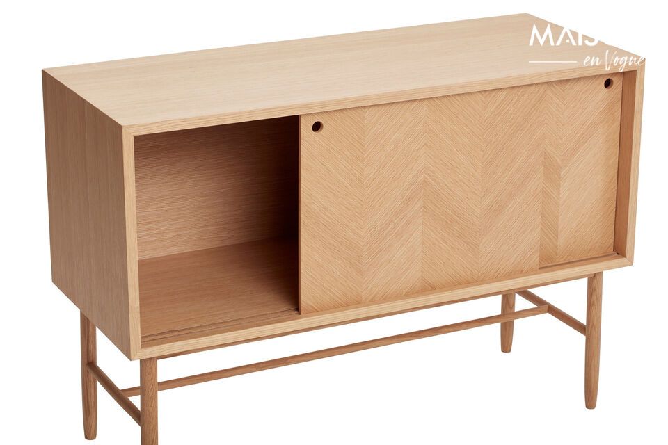 Entscheiden Sie sich für das Herringbone Sideboard und verleihen Sie Ihrem Wohnbereich ein