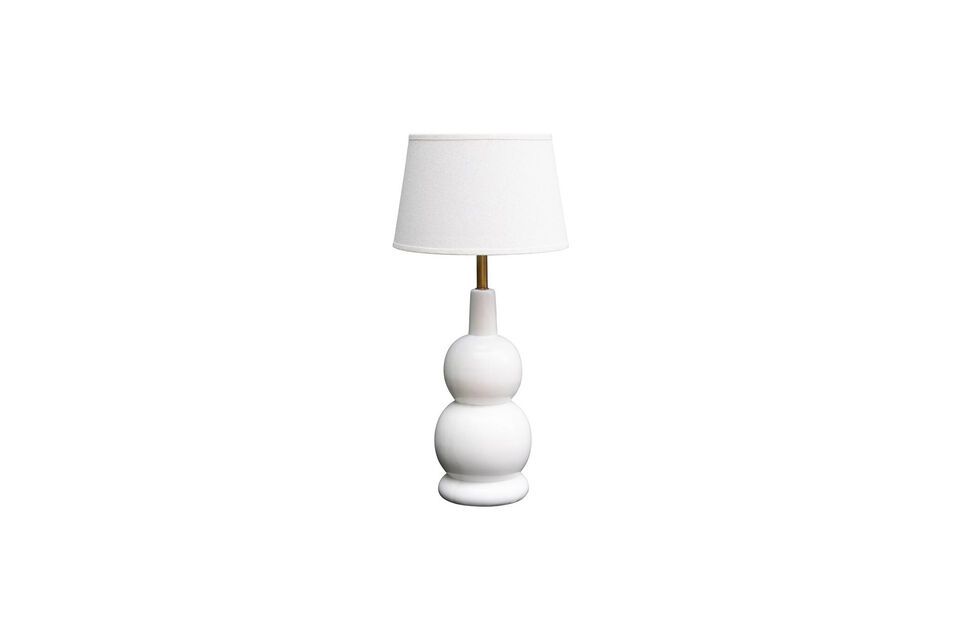 Entscheiden Sie sich mit dieser modernen Lampe für Eleganz und Funktionalität.